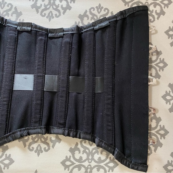 Purple brocade spring steel boned corset - Picture 7 of 10